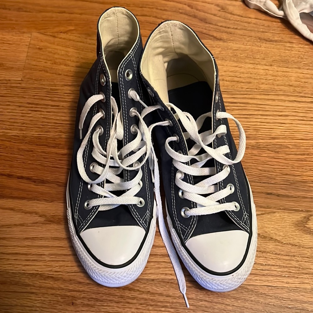 Hightop Blue Converse sneakers